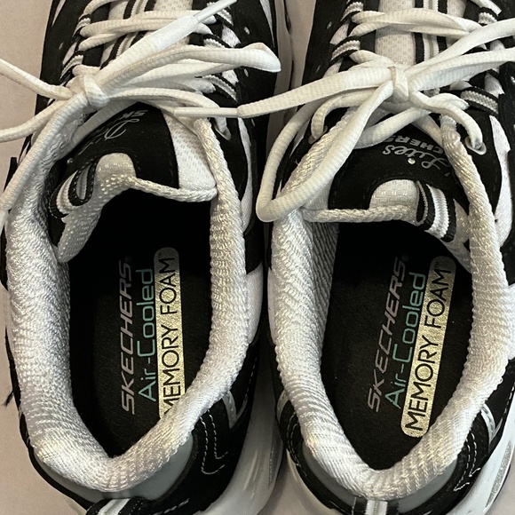 Skechers D'Lites Black & White Sneakers size 9 - Picture 3 of 9